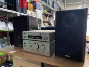 Ampli Onkyo A-911M : công suất 110W , chỉnh bass , treble , balance , super bass như các ampli chuyên nghiệp lớn .